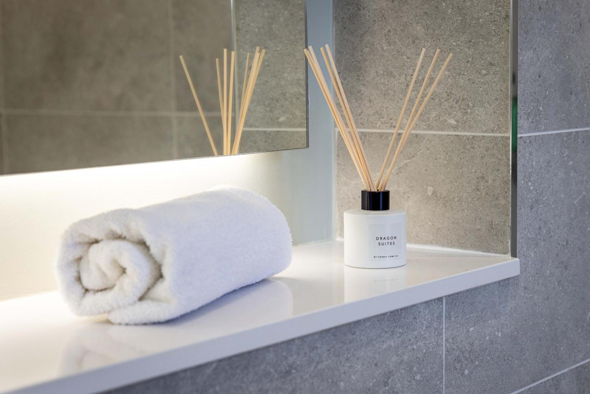 Dragon Suites - Alina Suite - 1 Bed City Centre Luxury Apartment Edinburg Exteriör bild